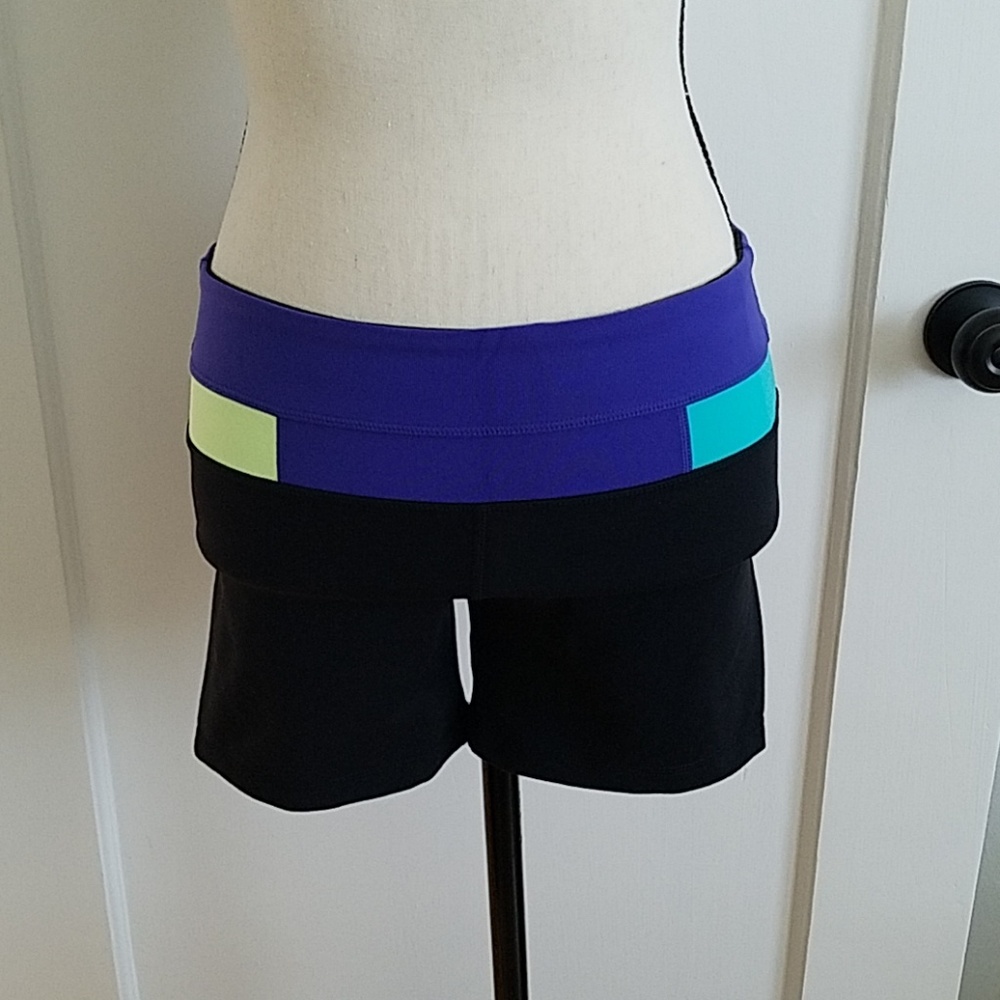 Lululemon reversible shorts SZ 4
